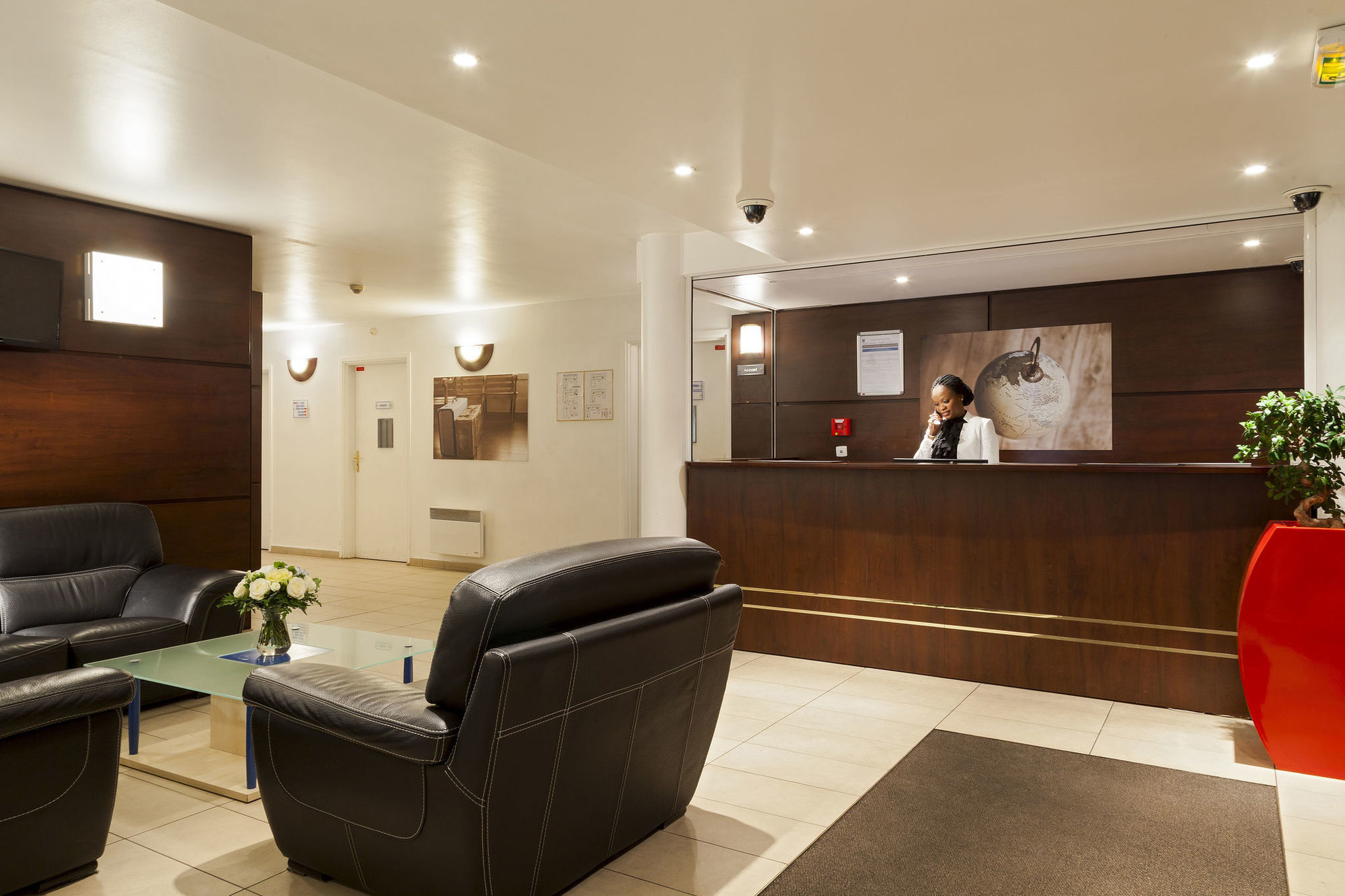 Comfort Suites Le-Port-Marly Paris Ouest Le Port-Marly Dalaman gambar